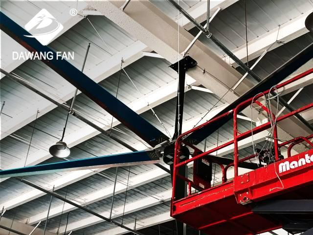 工業(yè)風(fēng)扇放哪個位置空氣流通效果好？